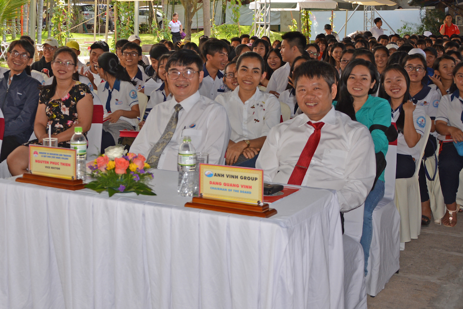 [-][-]Boox[-]-[-]Mọi[-]thông[-]tin[-]chi[-]tiết[-]xin[-]vui[-]lòng[-]liên[-]hệ:[-][-][-]PHÒNG[-]TUYỂN[-]SINH[-]-[-]Địa[-]chỉ:[-]Số[-]538,[-]Quốc[-]lộ[-]51,[-]Khu[-]phố[-]3,[-]Phường[-]Long[-]Bình[-]Tân,[-]Tp.[-]Biên[-]Hòa,[-]Tỉnh[-]Đồng[-]Nai.[-]-[-]Email:[-]tuyensinh@lqd.edu.vn[-][-][-][-]-[-]Website:[-]www.lqd.edu.vn[-][-]-[-]Facebook:[-]Facebook.com/lqd.edu.vn[-][-]-[-]Điện[-]thoại:[-][-][-]061.[-]3938[-]222[-][-]-[-][-]0917[-]263[-]637