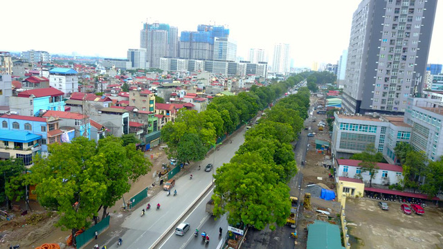 Hà[-]Nội[-]bắt[-]đầu[-]chặt[-]hạ[-]gần[-]1.300[-]cây[-]xanh[-]trên[-]đường[-]Phạm[-]Văn[-]Đồng