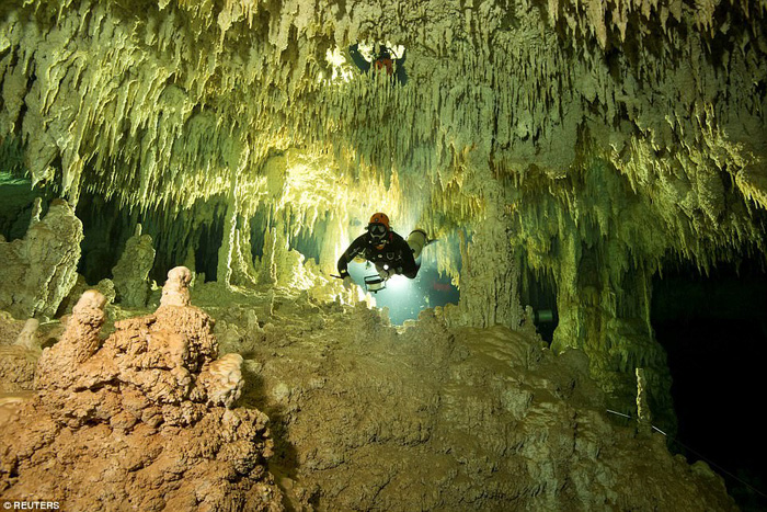 Hang[-]động[-]ngập[-]nước[-]dài[-]nhất[-]thế[-]giới[-]tại[-]Mexico