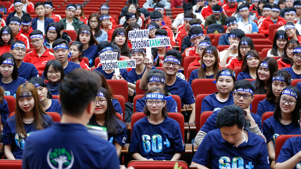 Hơn[-]6.000[-]sinh[-]viên[-]Trường[-]ĐH[-]Bách[-]Khoa[-]Hà[-]Nội[-]hưởng[-]ứng[-]Chiến[-]dịch[-]Giờ[-]trái[-]đất