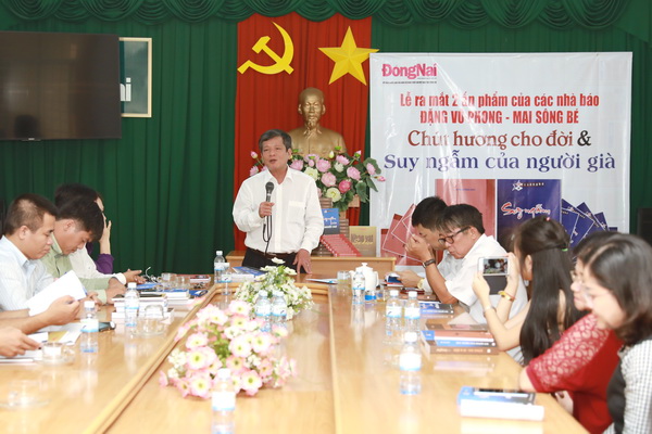 Báo[-]Đồng[-]Nai[-]giới[-]thiệu[-]2[-]ấn[-]phẩm[-]nhân[-]dịp[-]21/6
