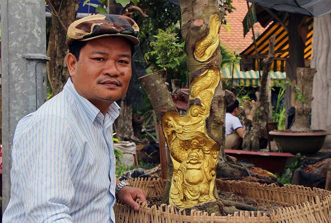 Tượng[-]Phật[-]Di[-]Lặc[-]hiện[-]hình[-]trên[-]cây[-]khế[-]già