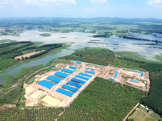 Xây[-]trại[-]heo[-]khổng[-]lồ[-]ngay[-]đầu[-]nguồn[-]cấp[-]nước[-]cho[-]10[-]triệu[-]dân