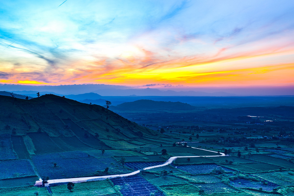 Thảm[-]dã[-]quỳ[-]trên[-]núi[-]lửa[-]Chư[-]Đăng[-]Ya[-]hùng[-]vĩ