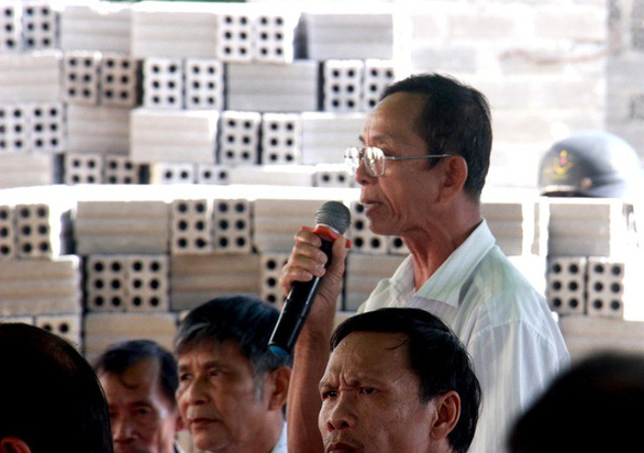 Dân[-]giữ[-]người[-]để[-]phản[-]đối[-]dự[-]án[-]điện[-]mặt[-]trời[-]tại[-]Bình[-]Định