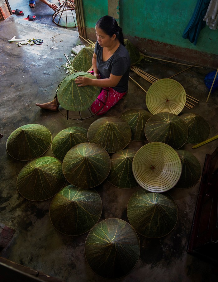 Nón[-]lá[-]sen[-]xứ[-]Huế[-]cuốn[-]hút[-]từ[-]ánh[-]nhìn[-]đầu[-]tiên