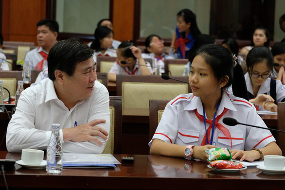 Thiếu[-]nhi[-]nói[-]chuyện[-]về[-]môi[-]trường[-]với[-]lãnh[-]đạo[-]TP.HCM