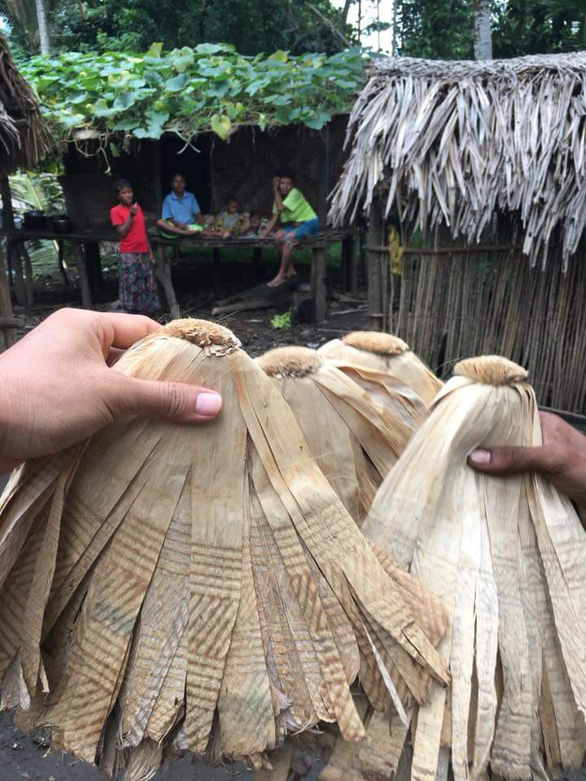 Ở[-]nơi[-]tiền[-]làm[-]từ[-]lá[-]chuối