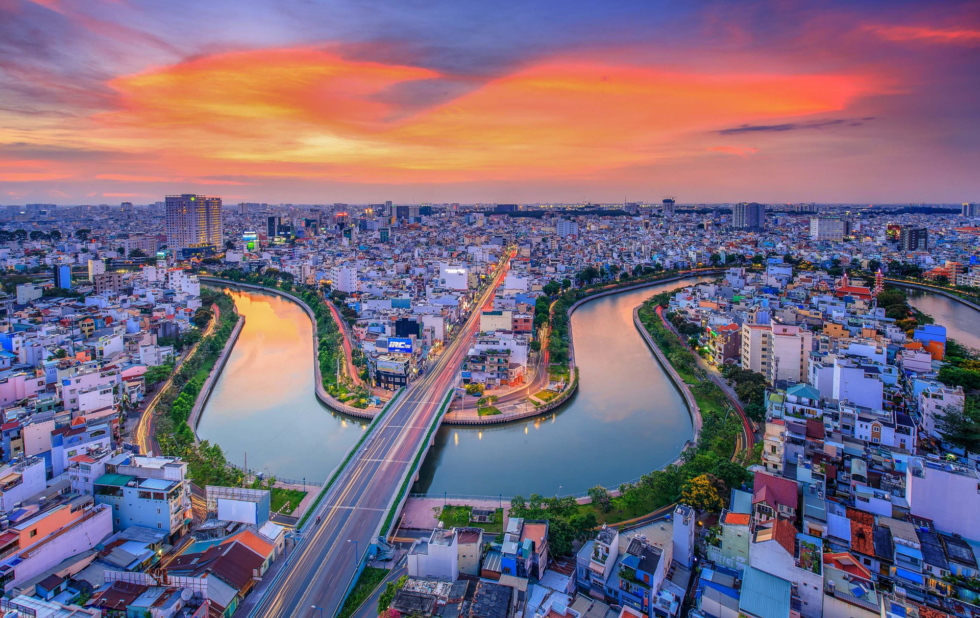 Sài[-]Gòn[-]đẹp[-]lạ[-]thường[-]trong[-]bộ[-]ảnh[-]chụp[-]từ[-]trên[-]cao