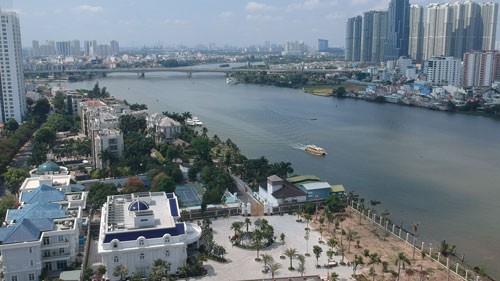 Rắp[-]tâm[-]lấn[-]chiếm[-]bờ[-]sông[-]Sài[-]Gòn:[-]13[-]ông[-]chủ[-]cùng[-]76[-]công[-]trình