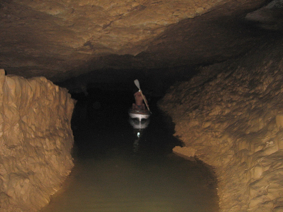 Kỳ[-]bí[-]hệ[-]thống[-]hang[-]động[-]Phong[-]Nha[-]-[-]Kẻ[-]Bàng
