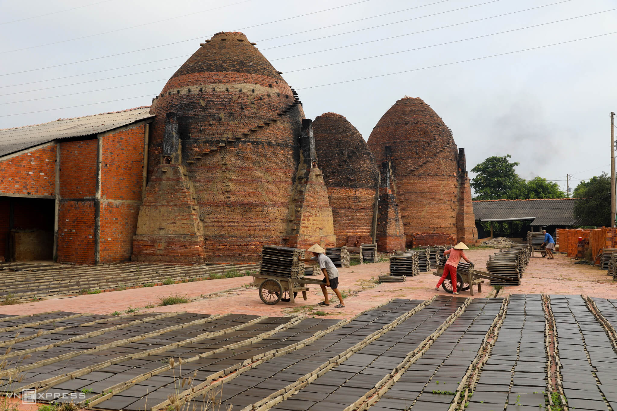 "Vương[-]quốc'"[-]lò[-]gạch[-]trăm[-]tuổi[-]ở[-]miền[-]Tây