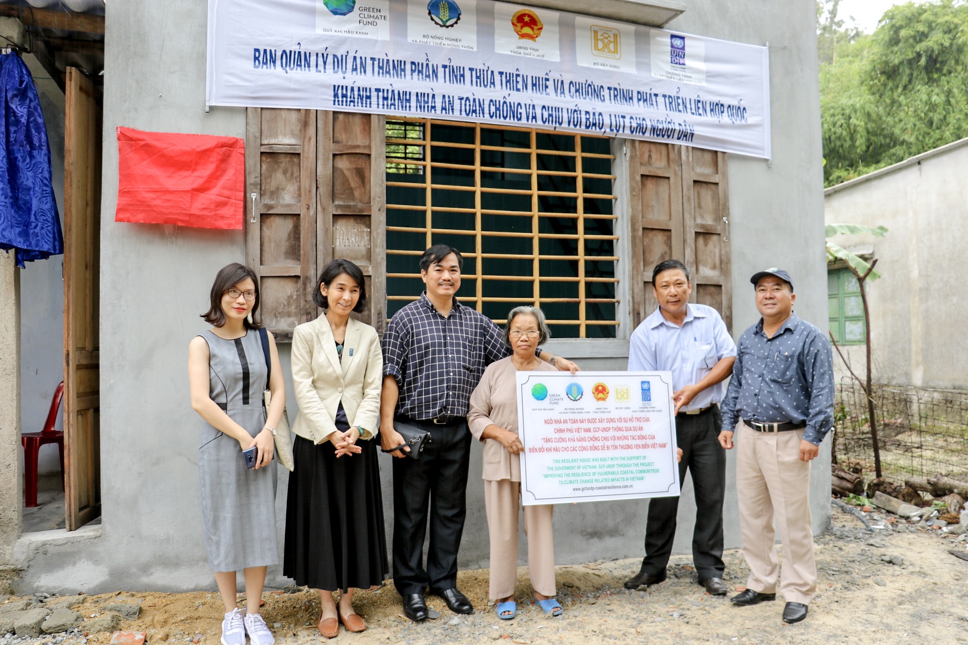 107[-]căn[-]nhà[-]an[-]toàn[-]được[-]bàn[-]giao[-]cho[-]người[-]dân[-]tỉnh[-]Thừa[-]Thiên[-]Huế