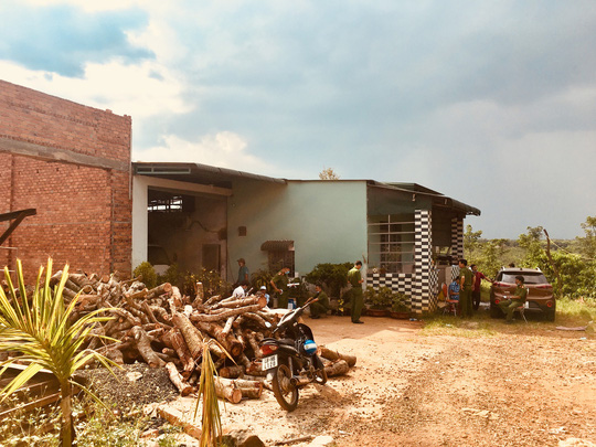 Cận[-]cảnh[-]chế[-]biến[-]cà[-]phê[-]độc[-]hại[-]từ[-]tạp[-]chất[-]và[-]than[-]pin