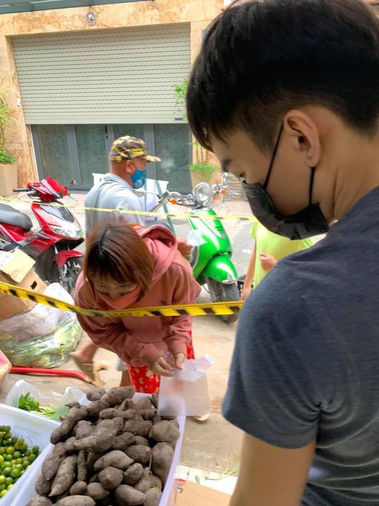 "Chợ[-]Rau[-]0[-]đồng”"của[-]Hoa[-]hậu[-]Môi[-]trường[-]Việt[-]Nam[-]đến[-]với[-]người[-]dân[-]nghèo[-]TP.HCM