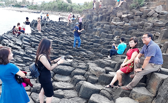 Cận cảnh các gành đá đĩa mới được phát hiện ở Phú Yên