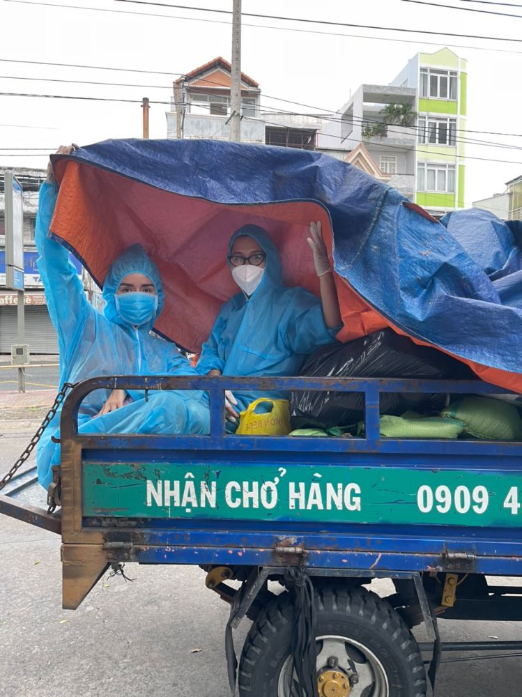 Hoa[-]hậu[-]Vicky[-]Chow:[-]"Tự[-]hào[-]vì[-]được[-]đóng[-]góp[-]trách[-]nhiệm[-]với[-]cộng[-]đồng"