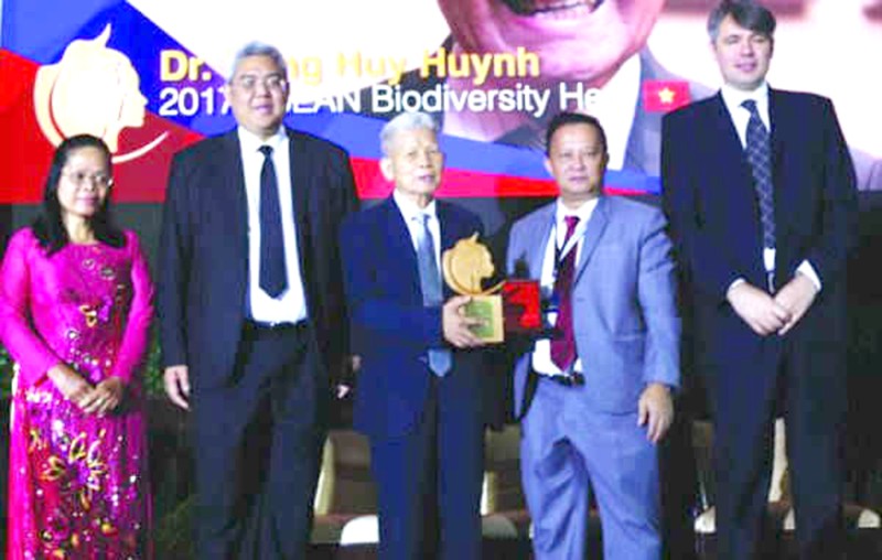 GS.TSKH[-]Đặng[-]Huy[-]Huỳnh:[-]Một[-]đời[-]người[-]và[-]ngàn[-]rừng[-]câ