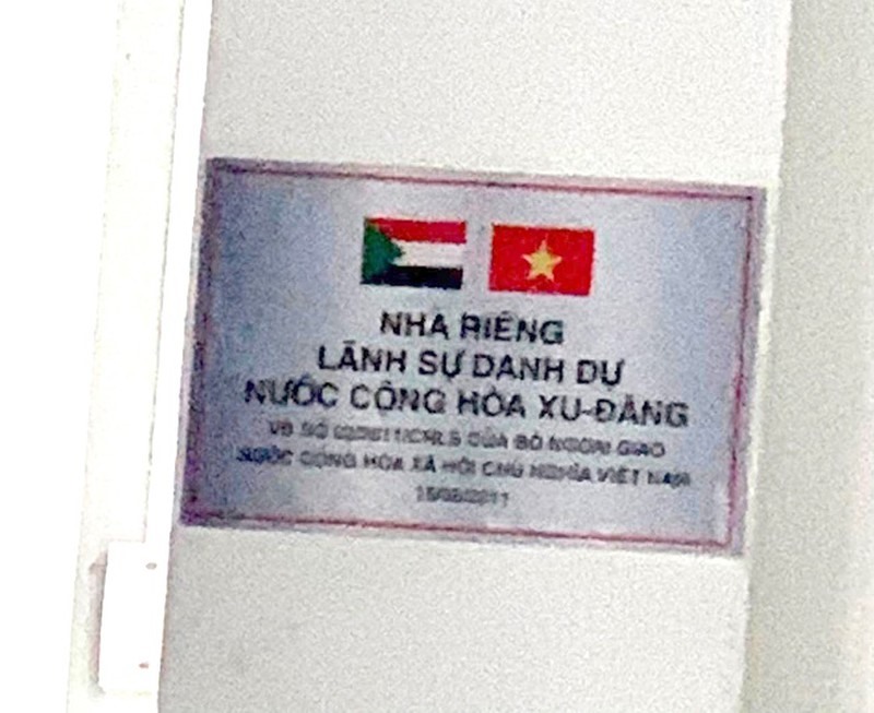 Phó[-]Tổng[-]giám[-]đốc[-]Tân[-]Hiệp[-]Phát[-]bị[-]tố[-]cáo:[-]Bộ[-]Ngoại[-]giao[-]khẳng[-]định[-]bà[-]Phương[-]“hiện[-]không[-]là[-]lãnh[-]sự[-]danh[-]dự[-]Sudan”