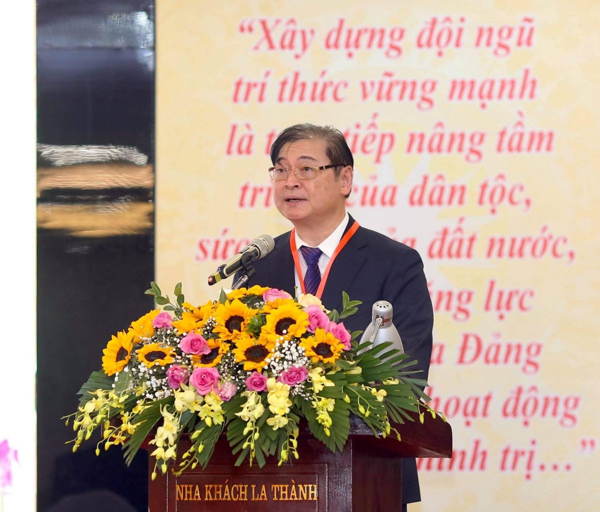Ông[-]Phan[-]Xuân[-]Dũng[-]được[-]bầu[-]giữ[-]chức[-]Chủ[-]tịch[-]Liên[-]hiệp[-]các[-]Hội[-]Khoa[-]học[-]và[-]Kỹ[-]thuật[-]Việt[-]Nam