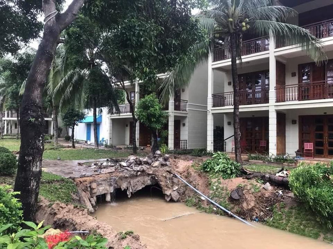 Chủ[-]tịch[-]tỉnh[-]Bình[-]Định[-]ra[-]“tối[-]hậu[-]thư”[-]cho[-]Resort[-]Hoàng[-]Gia
