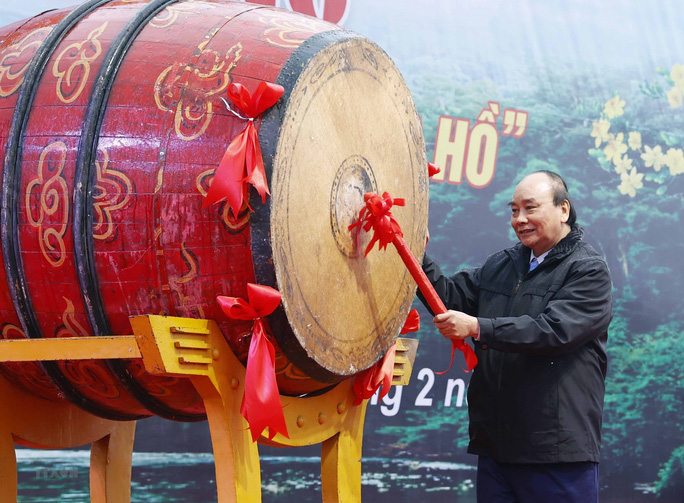 Chủ[-]tịch[-]nước[-]Nguyễn[-]Xuân[-]Phúc[-]phát[-]động[-]Tết[-]Trồng[-]cây[-]tại[-]Khu[-]di[-]tích[-]lịch[-]sử[-]Đền[-]Hùng