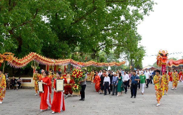 3[-]cây[-]cổ[-]thụ[-]trên[-]đất[-]“Tam[-]Hưng[-]Anh[-]Dũng”[-]được[-]công[-]nhận[-]Cây[-]Di[-]sản[-]Việt[-]Nam[-]vào[-]ngày[-]chiến[-]thắng[-]Điện[-]Biên[-]Phủ
