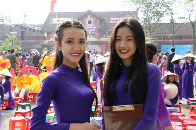 Khôi[-]phục[-]môn[-]nữ[-]công[-]gia[-]chánh,[-]dạy[-]thiếu[-]nữ[-]Huế[-]biết[-]nấu[-]cơm[-]gia[-]đình