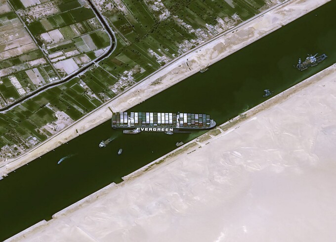 Vì[-]sao[-]siêu[-]tàu[-]mắc[-]cạn[-]tại[-]kênh[-]đào[-]Suez[-]lại[-]là[-]sự[-]cố[-]chấn[-]động?