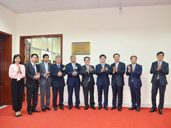 Ra[-]mắt[-]Trung[-]tâm[-]Khoáng[-]hóa[-]các-bon[-]giảm[-]thiểu[-]biến[-]đổi[-]khí[-]hậu