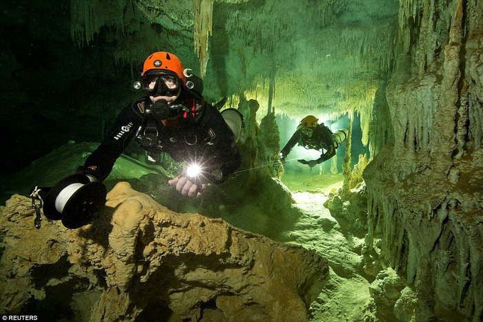 Hang[-]động[-]ngập[-]nước[-]dài[-]nhất[-]thế[-]giới[-]tại[-]Mexico