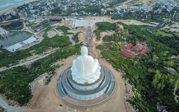 Tượng[-]Phật[-]ngồi[-]lớn[-]nhất[-]Đông[-]Nam[-]Á[-]ở[-]Bình[-]Định