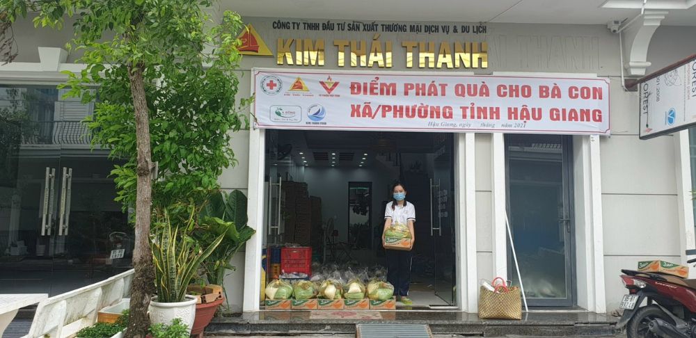 Hoa[-]hậu[-]Vicky[-]Chow:[-]"Tự[-]hào[-]vì[-]được[-]đóng[-]góp[-]trách[-]nhiệm[-]với[-]cộng[-]đồng"