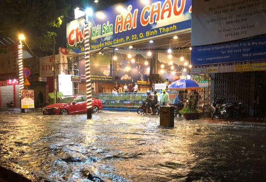 Đường[-]Nguyễn[-]Hữu[-]Cảnh[-]lại[-]ngập[-]sâu