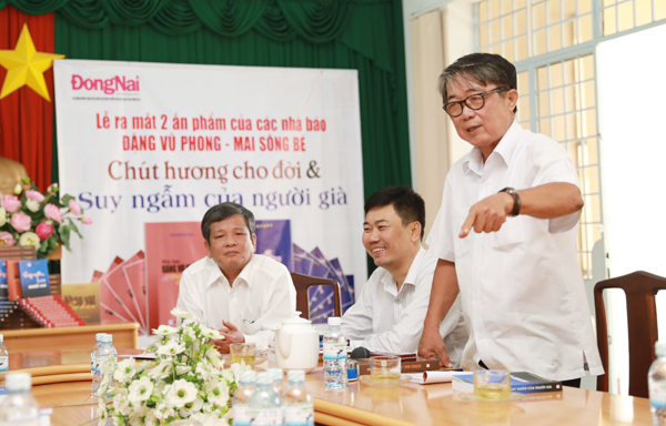 Báo[-]Đồng[-]Nai[-]giới[-]thiệu[-]2[-]ấn[-]phẩm[-]nhân[-]dịp[-]21/6