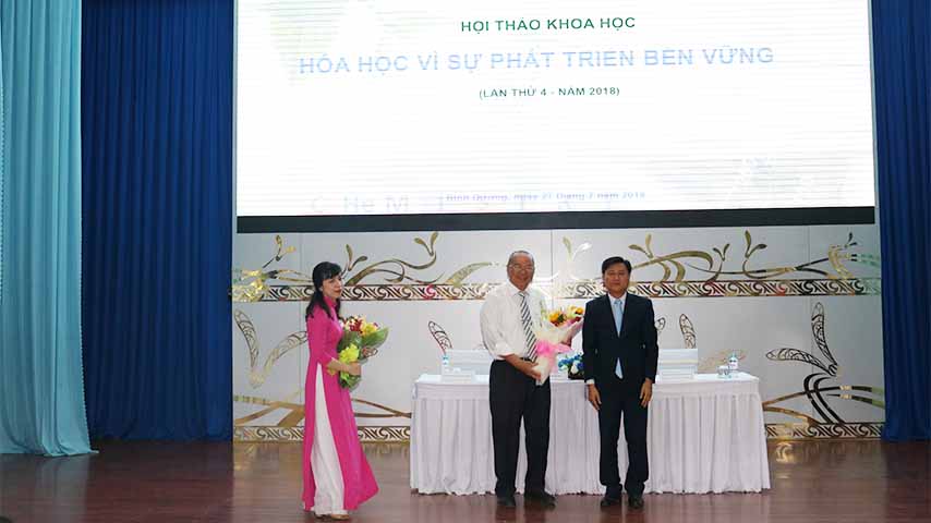 Trường[-]Đại[-]học[-]Thủ[-]Dầu[-]Một[-]tổ[-]chức[-]hội[-]thảo[-]khoa[-]học[-]“Hóa[-]học[-]vì[-]sự[-]phát[-]triển[-]bền[-]vững”[-]lần[-]IV