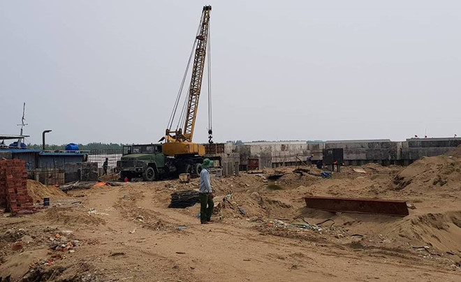 Doanh[-]nghiệp[-]lấp[-]hàng[-]nghìn[-]m2[-]sông[-]Mã[-]xây[-]công[-]trình[-]trái[-]phép