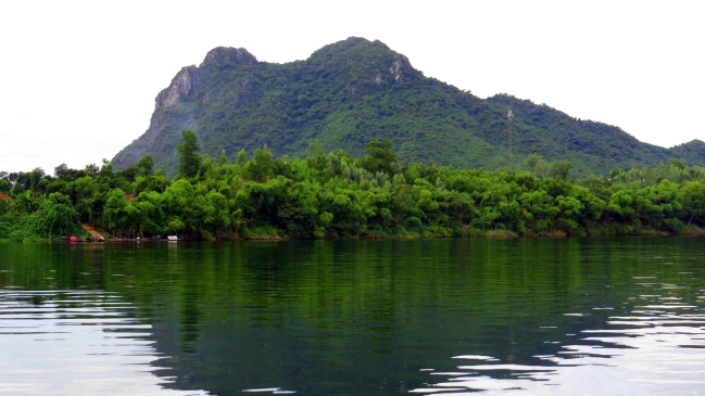 Có[-]một[-]dòng[-]sông[-]được[-]sinh[-]tồn