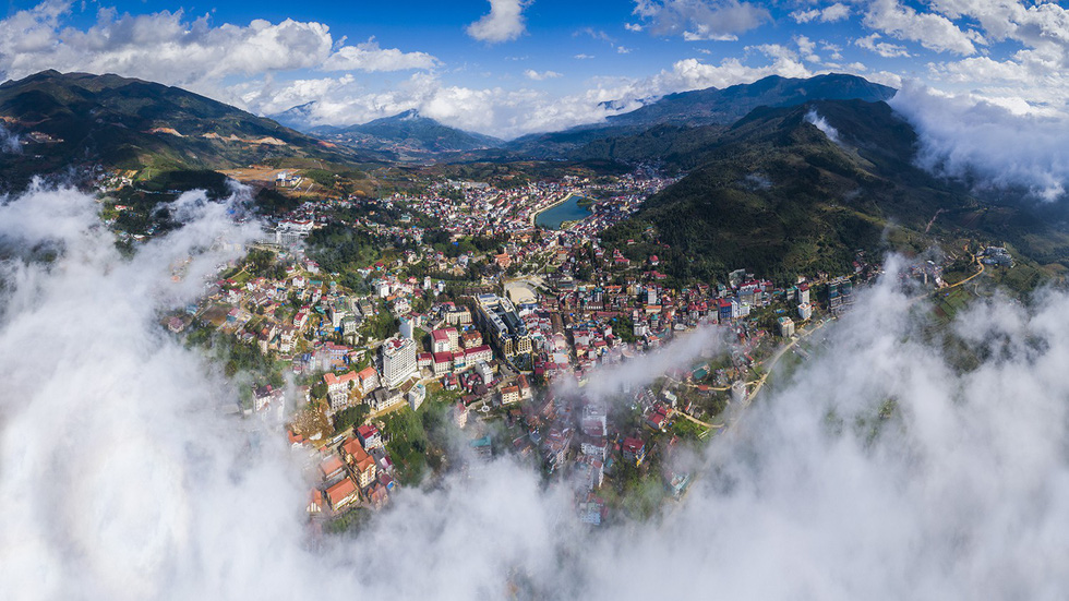 Đến[-]núi[-]Hàm[-]Rồng[-]săn[-]mây[-]luồn[-]Sa[-]Pa