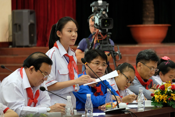 Thiếu[-]nhi[-]nói[-]chuyện[-]về[-]môi[-]trường[-]với[-]lãnh[-]đạo[-]TP.HCM