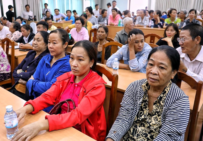 Dự[-]án[-]Thủ[-]Thiêm[-]khiến[-]cha[-]xa[-]con,[-]vợ[-]xa[-]chồng,[-]xóm[-]làng[-]ly[-]tán