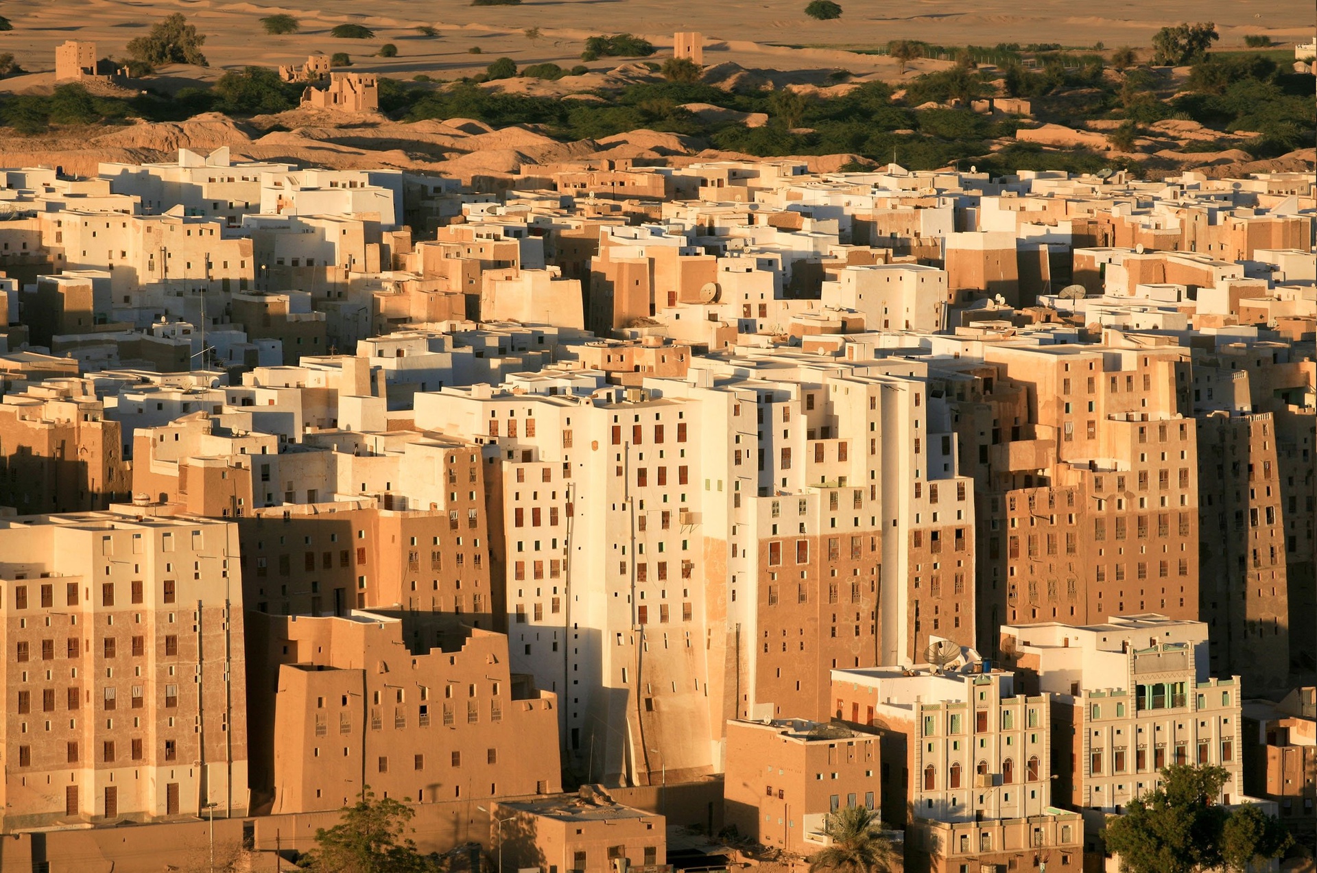 Những[-]tòa[-]nhà[-]chọc[-]trời[-]bằng[-]bùn[-]giữa[-]lòng[-]Yemen