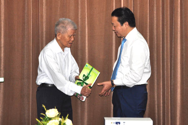 Một[-]số[-]hình[-]ảnh[-]Bộ[-]trưởng[-]Bộ[-]TN&MT[-]đến[-]thăm[-]và[-]làm[-]việc[-]với[-]Hội[-]Bảo[-]vệ[-]TN&MT[-]Việt[-]Nam