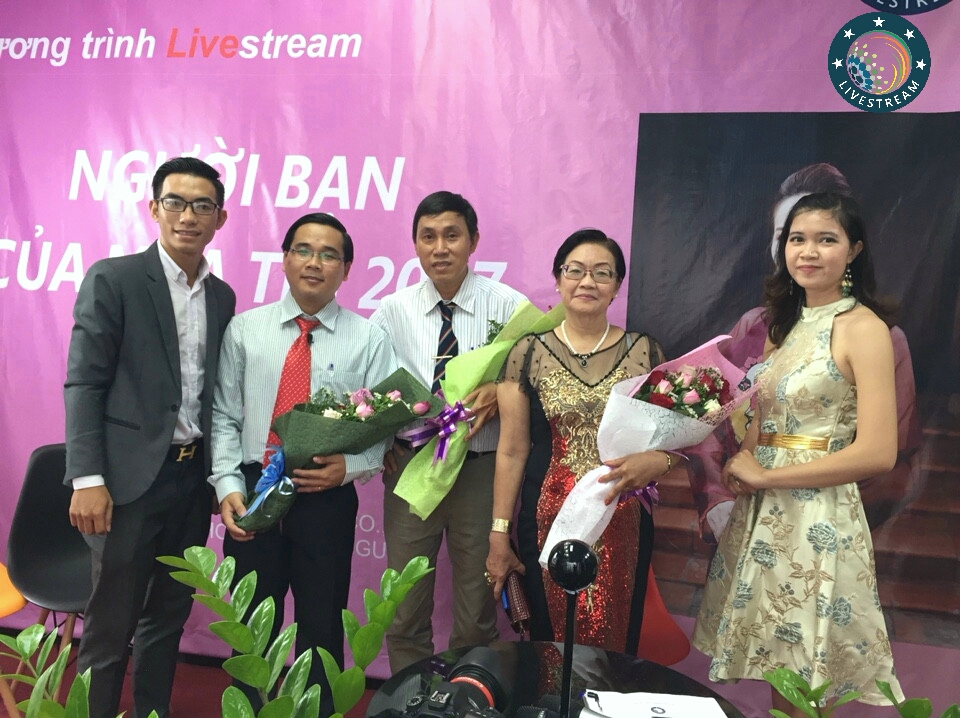 Live[-]Stream[-]ra[-]mắt[-]số[-][-]đầu[-]tiên[-]chương[-]trình[-]“Người[-]bạn[-]của[-]mùa[-]thi[-]2017”