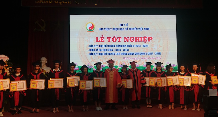 Những[-]dược[-]sỹ[-]đầu[-]tiên[-]tốt[-]nghiệp[-]Học[-]viện[-]Y[-]-[-]Dược[-]học[-]cổ[-]truyền[-]Việt[-]Nam