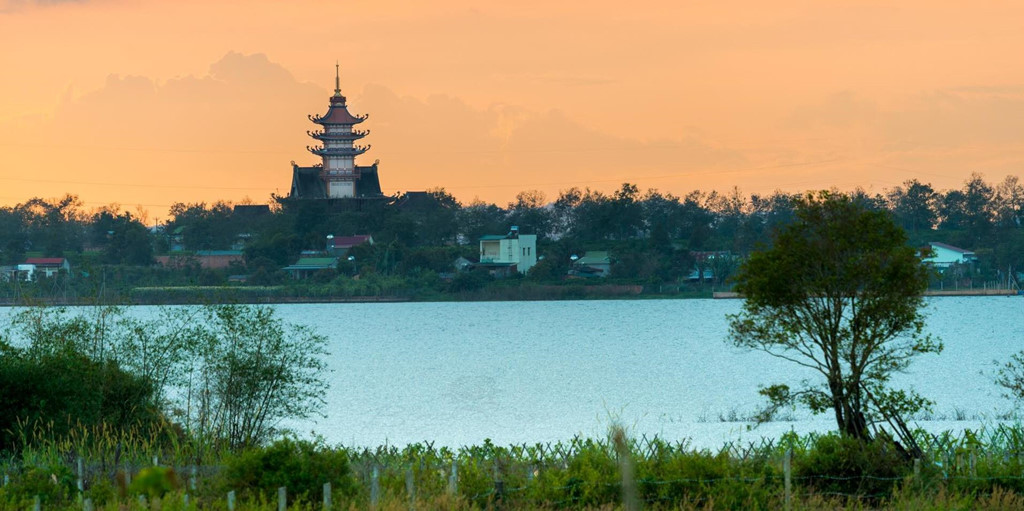 [-]Về[-]Gia[-]Lai,[-]lặng[-]người[-]trước[-]những[-]khoảnh[-]khắc[-]bình[-]yên