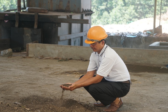 Người[-]đàn[-]ông[-]"yêu[-]rác[-]cháy[-]bỏng"[-]và[-]giấc[-]mơ[-]biến[-]rác[-]thành[-]tiền