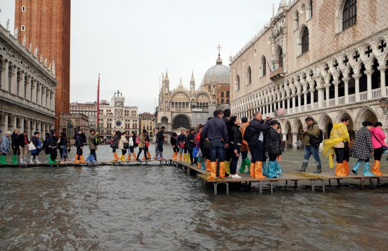 Venice[-]ngập[-]úng[-]bất[-]thường,[-]nghiêm[-]trọng[-]nhất[-]thập[-]kỷ