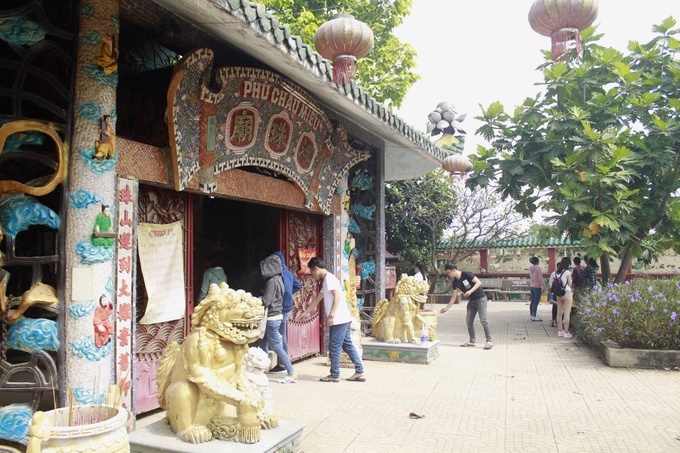 Miếu[-]Nổi[-]-[-]địa[-]chỉ[-]tạ[-]lễ,[-]cầu[-]duyên[-]cuối[-]năm[-]của[-]người[-]Sài[-]Gòn