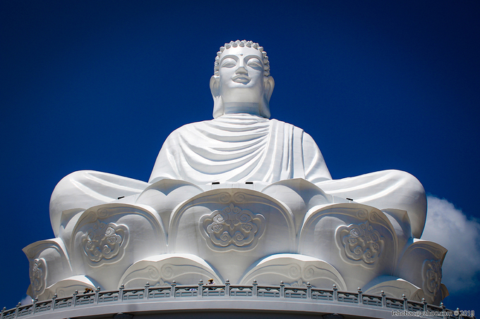 Tượng[-]Phật[-]ngồi[-]lớn[-]nhất[-]Đông[-]Nam[-]Á[-]ở[-]Bình[-]Định